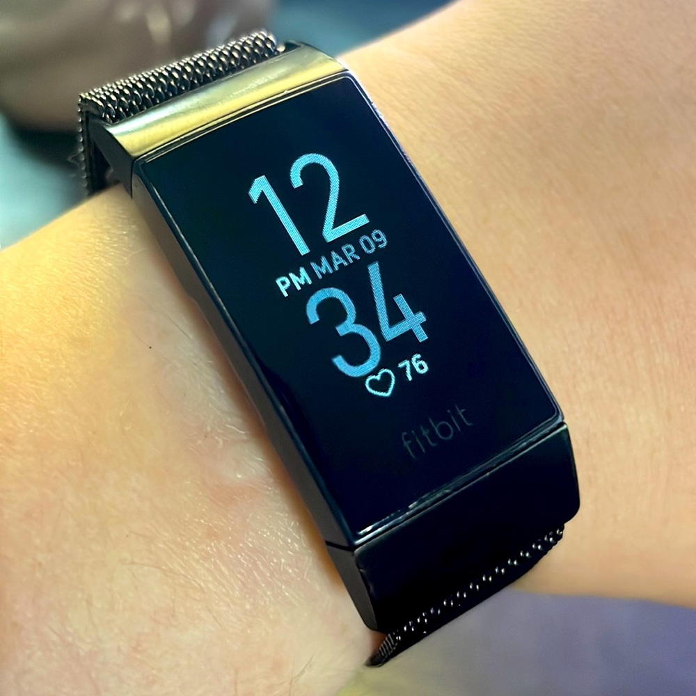 Fitbit Charge 4